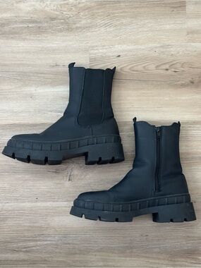 Black Chunky Boots - Women's